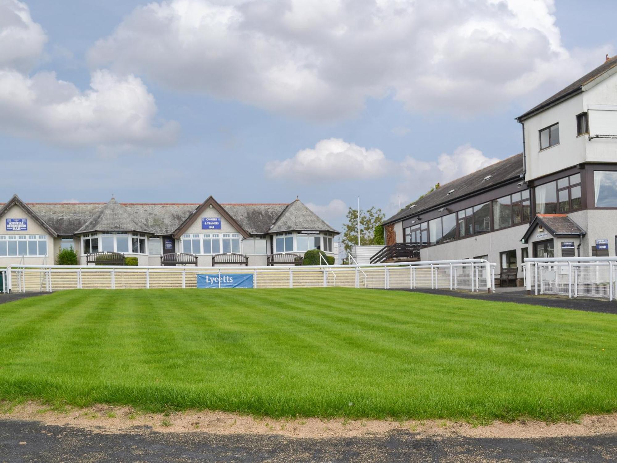 The Racecourse Lodge Hexham Bagian luar foto